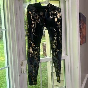 Old Navy Active Gold Marble Extra High Rise Powersoft Go Dry Leggings Size M